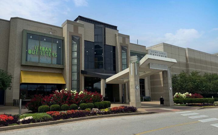 Pictures of Retail, Restaurant property located at 1155 St Louis Galleria St, Richmond Heights, MO 63117 for lease - image #1