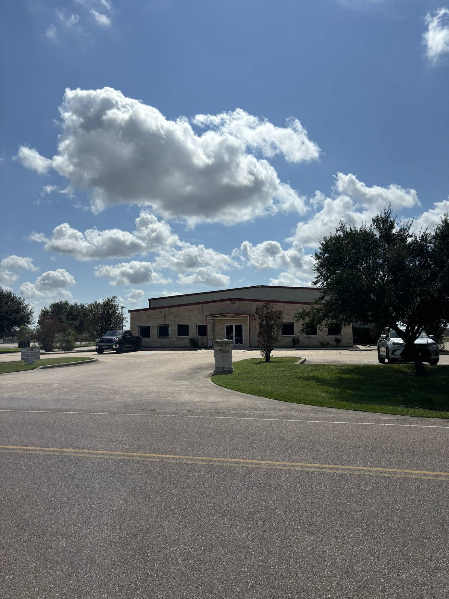 8331 Lone Tree Rd, Victoria, TX 77905