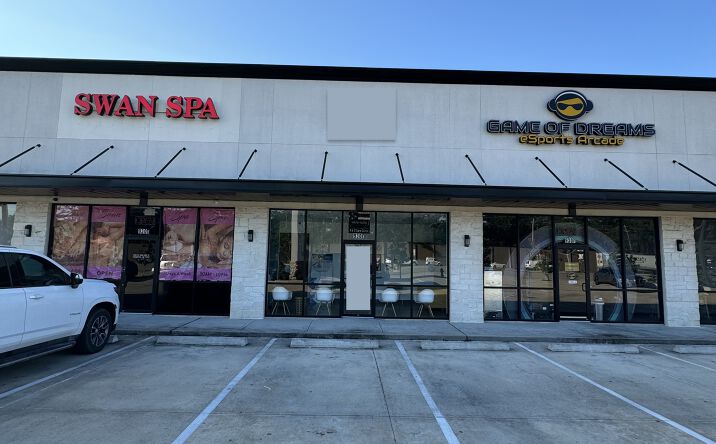 Pictures of Retail property located at 930 FM 1960, Houston, TX 77073 for lease - image #1