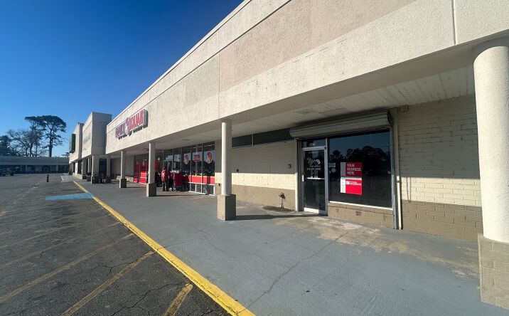 Pictures of Retail property located at 831 Peterson Ave S, Douglas, GA 31533 for lease - image #1