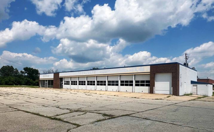Pictures of Retail property located at 1566 E Euclid Ave, Des Moines, IA 50313 for lease - image #1