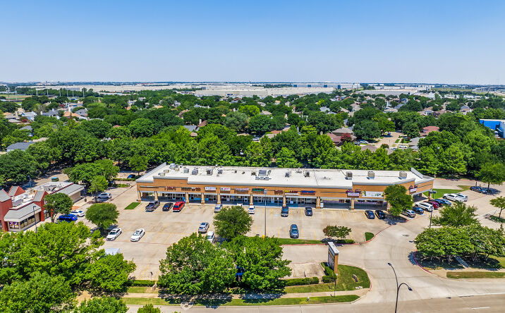 Pictures of Retail, Restaurant property located at 2425 SE Green Oaks Blvd, Arlington, TX 76018 for lease - image #1