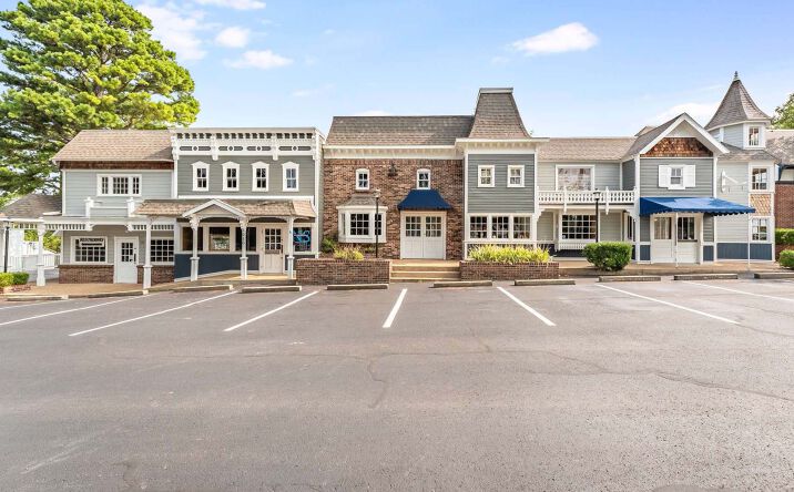 Pictures of Retail, Office, Restaurant property located at Pine St, Eureka Springs, AR 72632 for lease - image #1