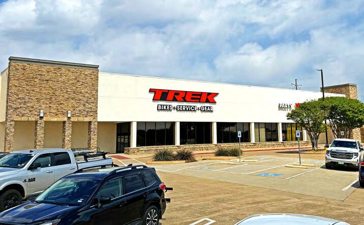 Pictures of Retail property located at 103-217 E Harwood Road, Hurst, TX 76054 for lease - image #1