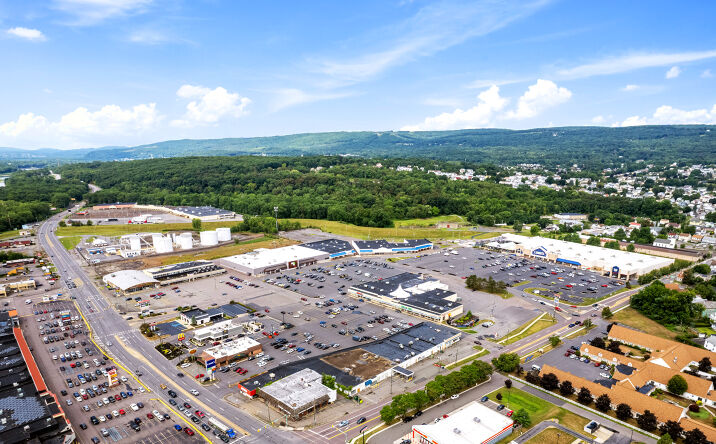 Pictures of Retail property located at 41 Narrows Shopping Center, Edwardsville, PA 18704 for lease - image #1