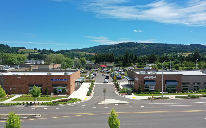 Pictures of Retail, Restaurant property located at 4215 E Crestview Dr, Newberg, OR 97132 for sales - image #1