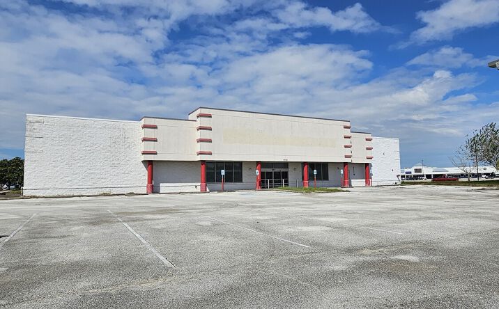 Pictures of Retail, Special Purpose property located at 9550 Emmett F Lowry Expy, Texas City, TX 77591 for lease - image #1