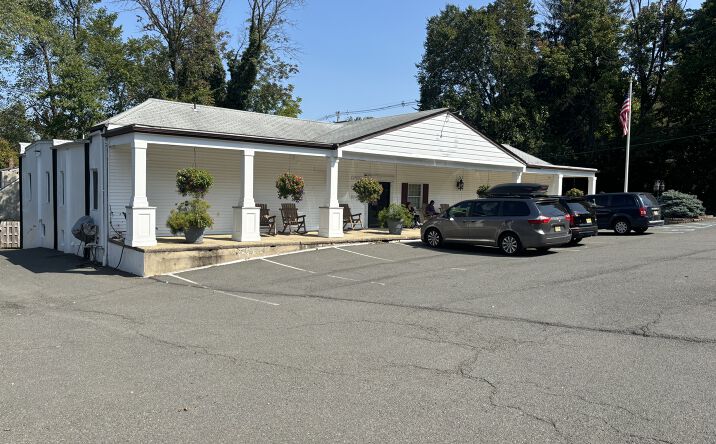 Pictures of Office property located at 495 Plainfield Ave, Berkeley Heights Township, NJ 07922 for lease - image #1
