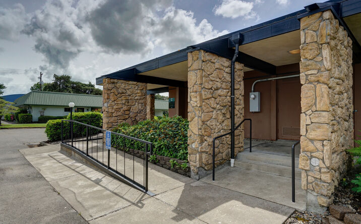 Pictures of Office property located at 2715 Willetta St SW, Albany, OR 97321 for lease - image #1