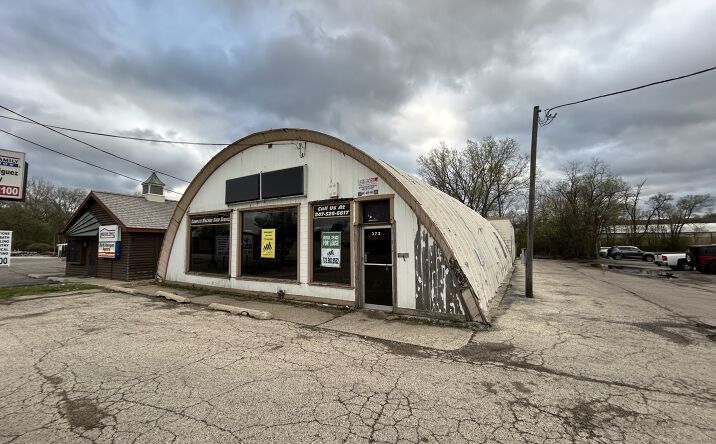 Pictures of Retail, Industrial, Restaurant property located at 372 W Liberty St, Wauconda, IL 60084 for lease - image #1