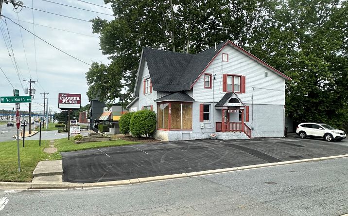 Pictures of Retail property located at 907 N Dupont Hwy, New Castle, DE 19720 for lease - image #1