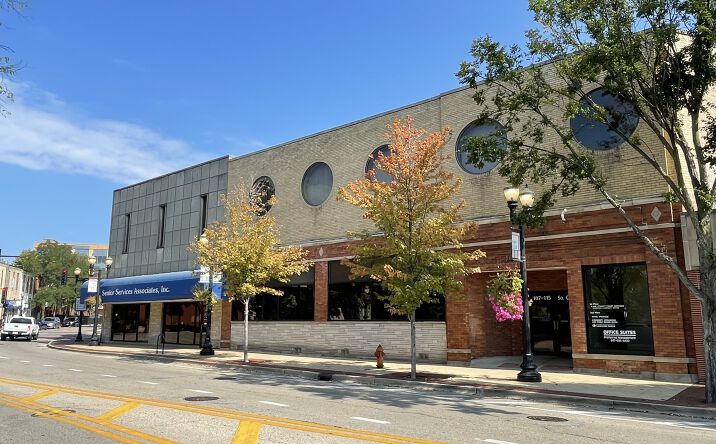 Pictures of Office property located at 105 S Grove Ave, Elgin, IL 60120 for lease - image #1