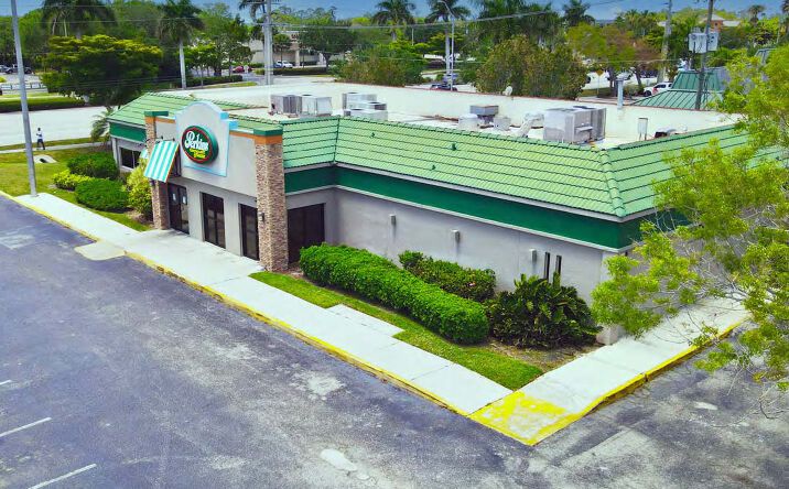 Pictures of Retail, Restaurant property located at 4335 Tamiami Trl E, Naples, FL 34112 for lease - image #1