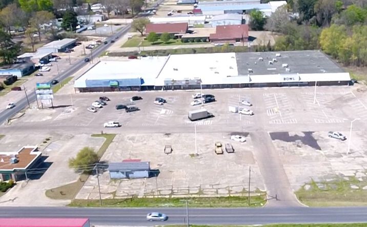 Pictures of Retail property located at 440 S Bradley Ave, El Dorado, AR 71730 for lease - image #1