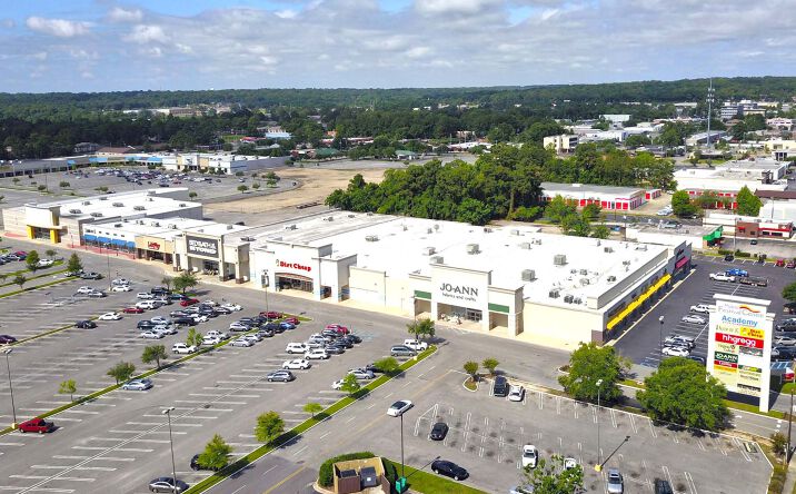 Pictures of Retail, Restaurant property located at 3725 Airport Blvd, Mobile, AL 36608 for lease - image #1