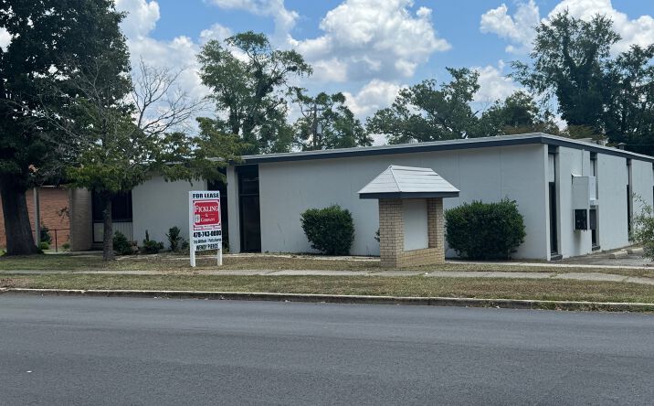 Pictures of Office property located at 606 Academy Ave, Dublin, GA 31021 for lease - image #1