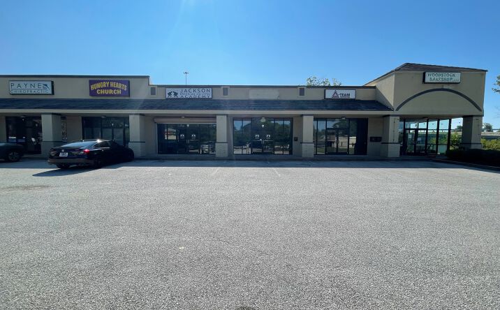 Pictures of Retail property located at 80 Innsdale Cove, Jackson, TN 38305 for lease - image #1