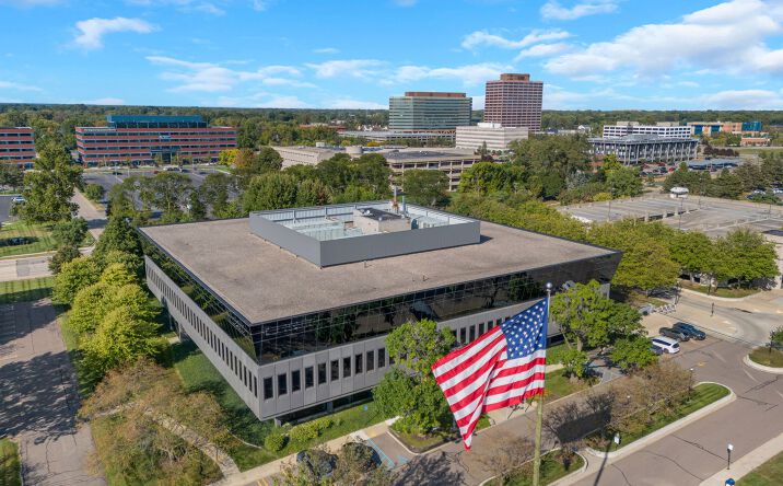 Pictures of Office property located at 25900 Northwestern Hwy, Southfield, MI 48075 for lease - image #1