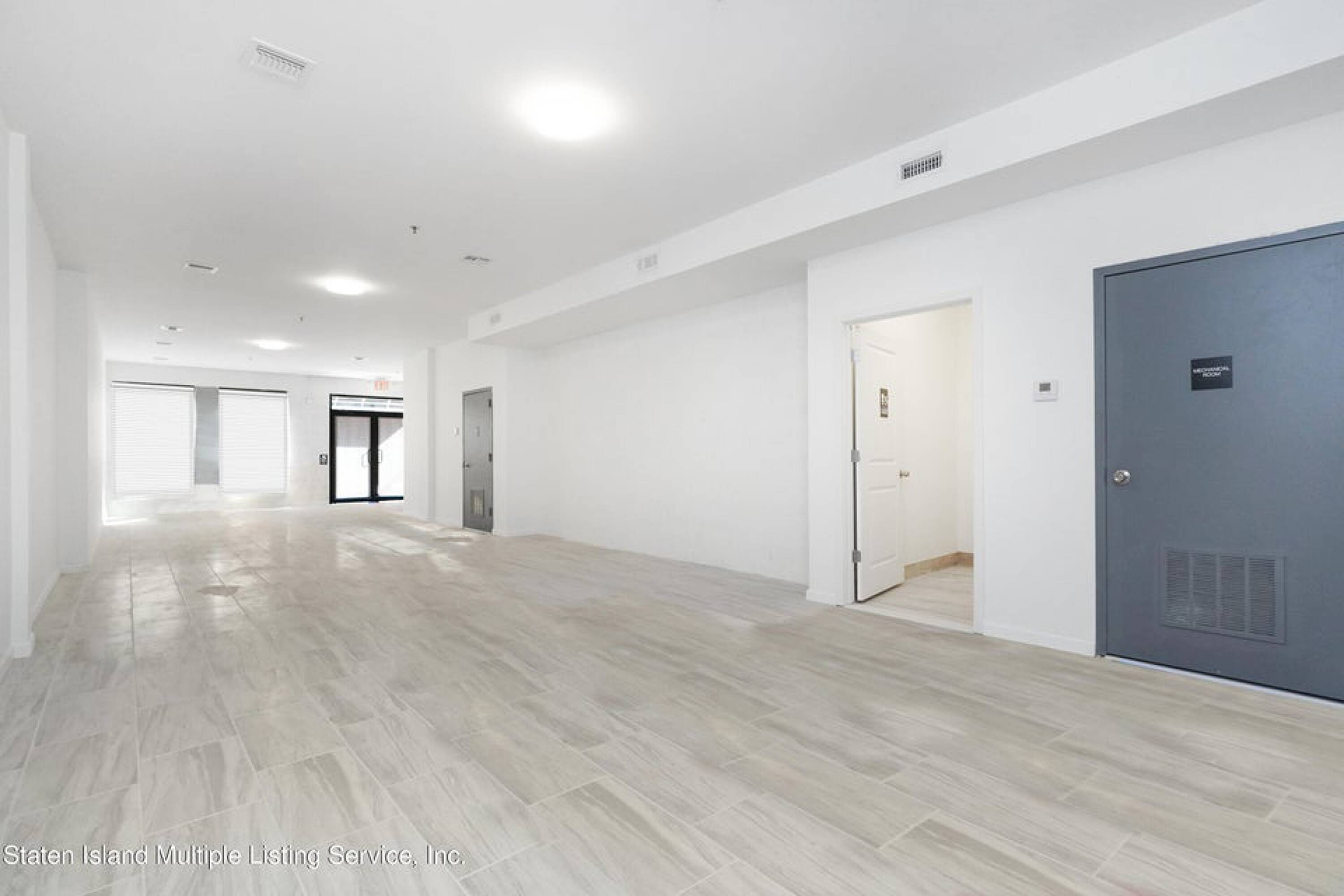 61 Thompson St, Staten Island, NY 10304