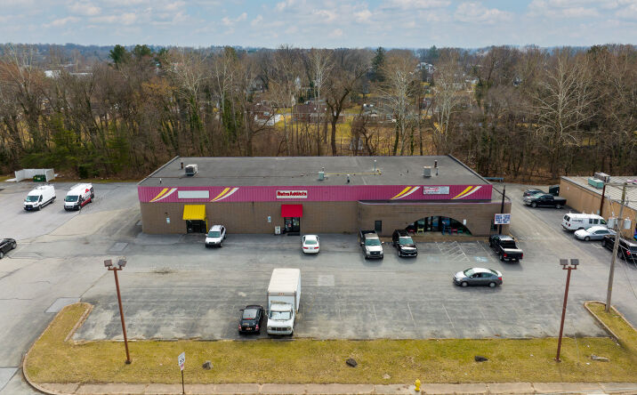 Pictures of Retail property located at 2290 Industrial Hwy, East York, PA 17402 for lease - image #1
