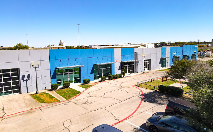 Pictures of Industrial property located at 1000 W. Crosby Rd., Carrollton, TX 75006 for lease - image #1