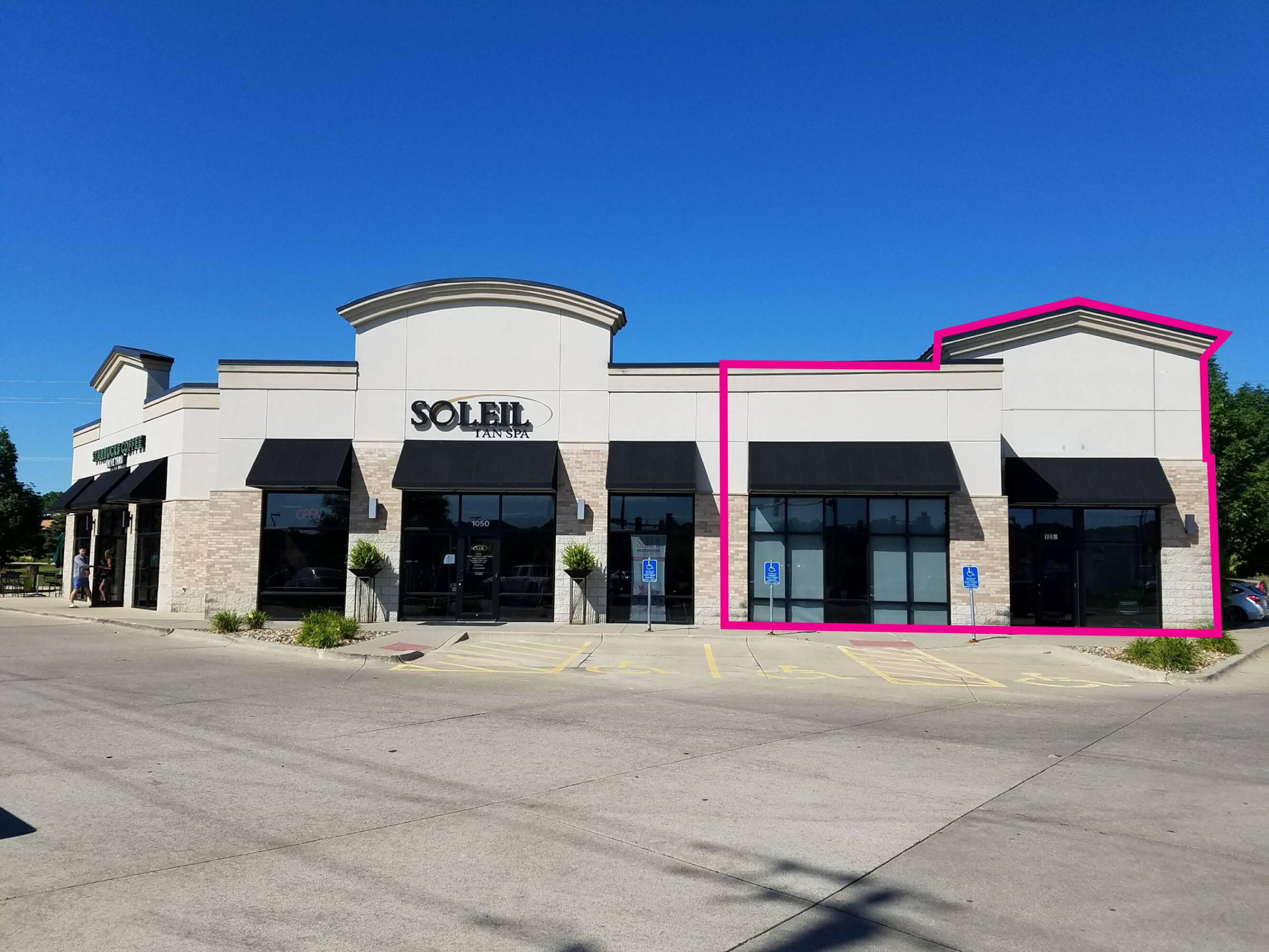 1054 73rd St, West Des Moines, IA 50265