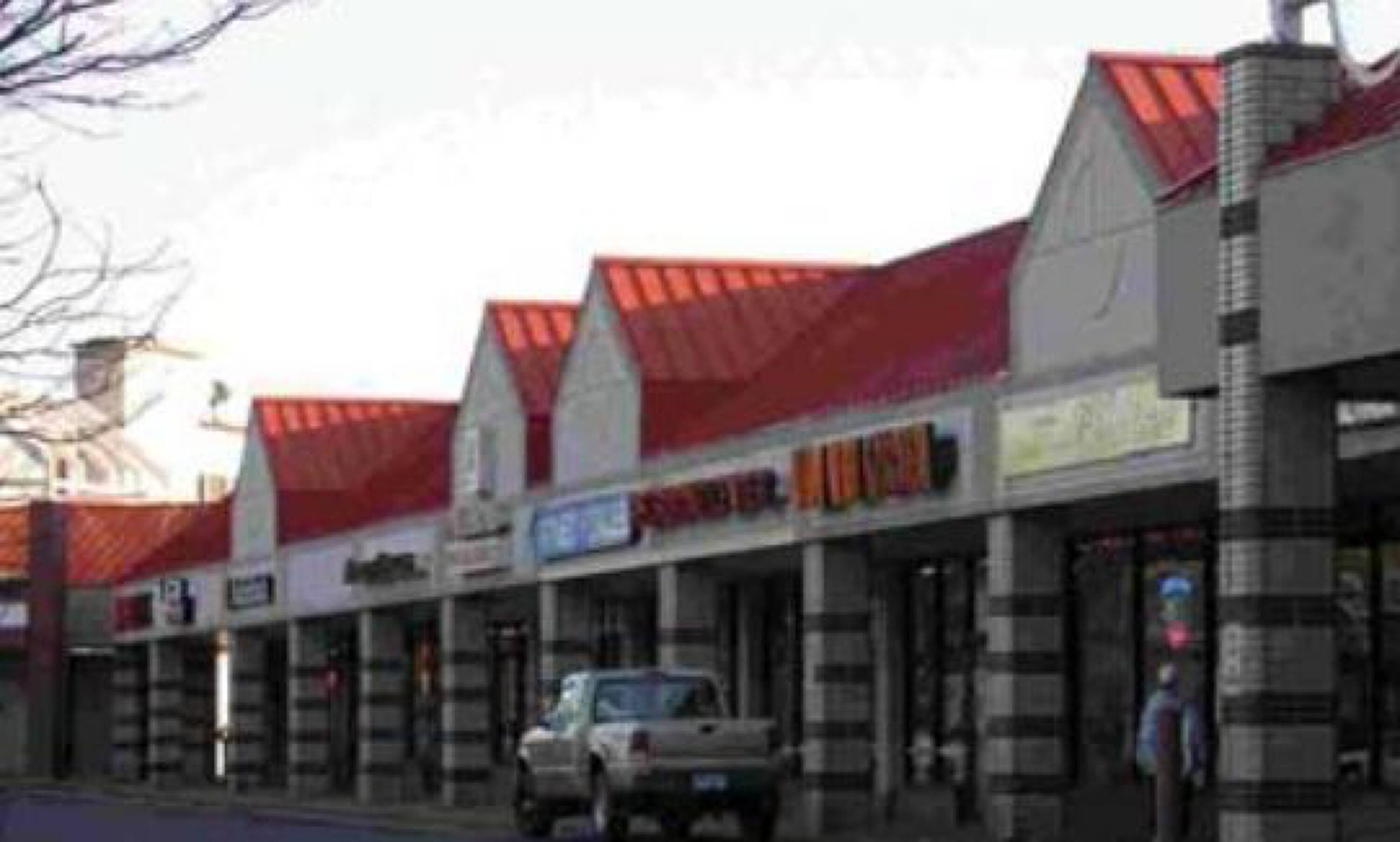 Middle Turnpike W, Manchester, CT 06040