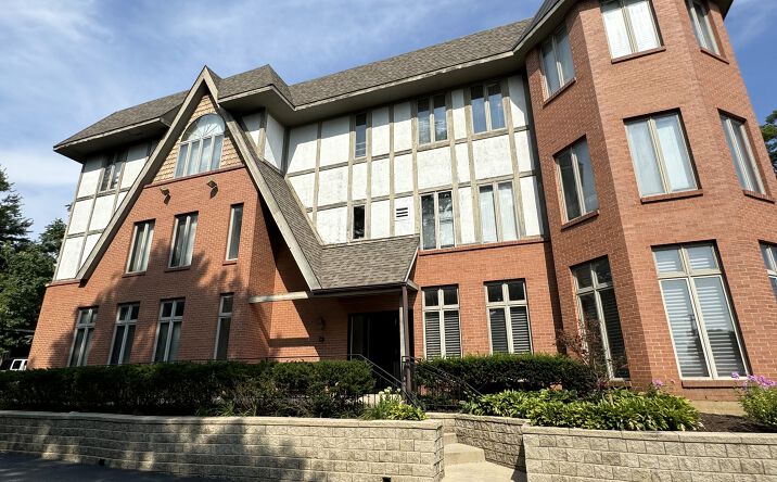 Pictures of Office property located at 386 Pennsylvania Ave, Glen Ellyn, IL 60137 for lease - image #1