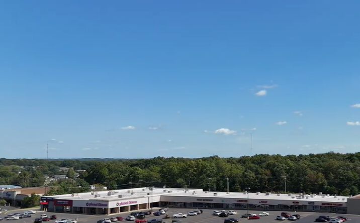 Pictures of Retail property located at 708 N 12th St, Murray, KY 42071 for lease - image #1