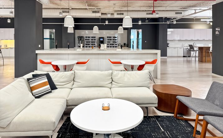Pictures of Office property located at 1 N State St, Chicago, IL 60602 for lease - image #1