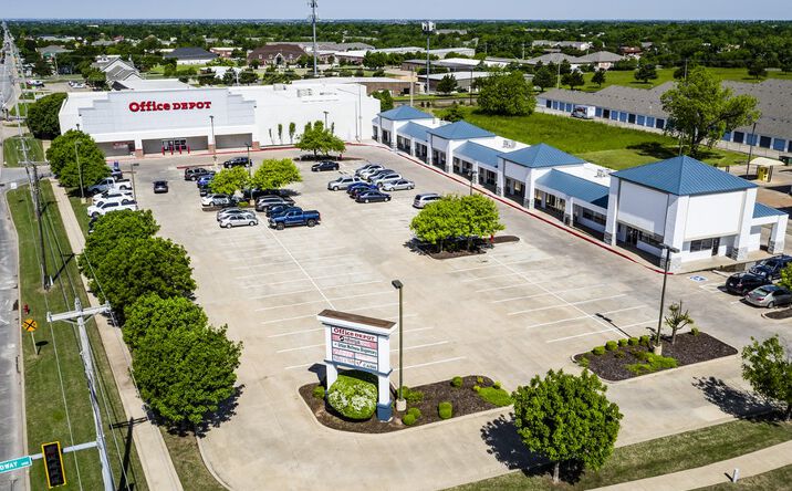 Pictures of Retail property located at 1427 S Broadway, Edmond, OK 73034 for lease - image #1