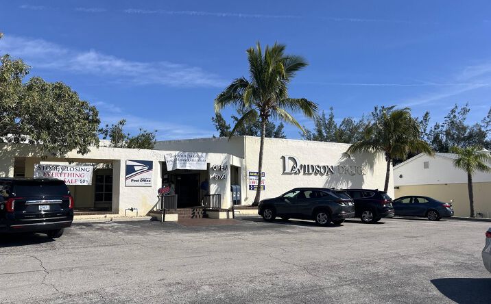 Pictures of Retail property located at 6595 Midnight Pass Rd, Sarasota, FL 34242 for lease - image #1