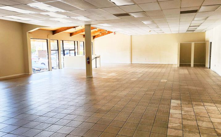Pictures of Retail property located at 2853 E Thousand Oaks Blvd, Thousand Oaks, CA 91362 for lease - image #1