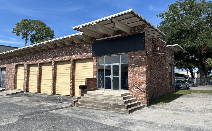 Pictures of Retail, Industrial property located at 422 SW 16th St, Ocala, FL 34471 for lease - image #1