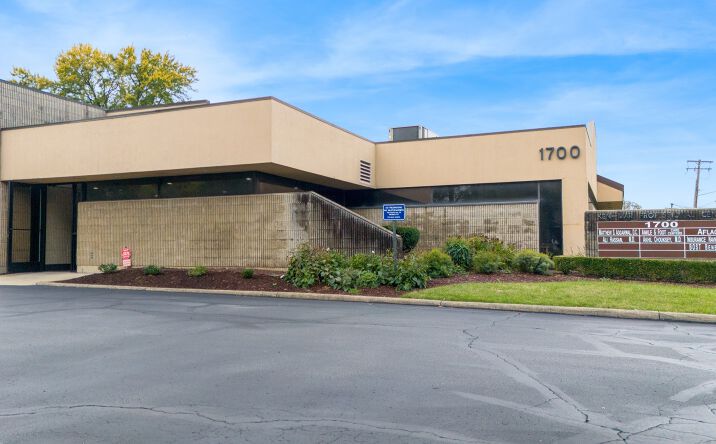 Pictures of Office property located at 1700 E Market St, Warren, OH 44483 for lease - image #1