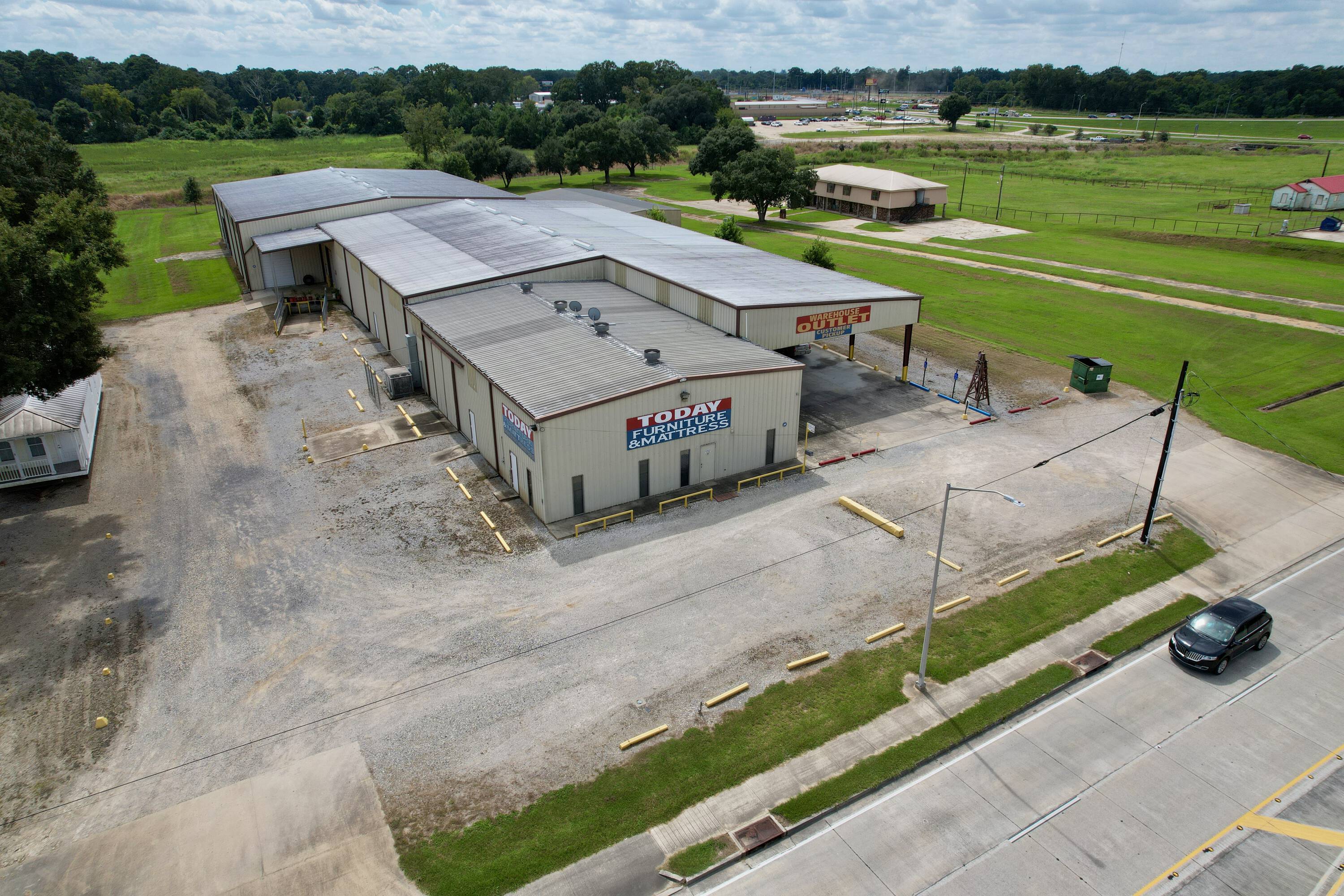 216 E Pont Des Mouton Rd, Lafayette, LA 70507