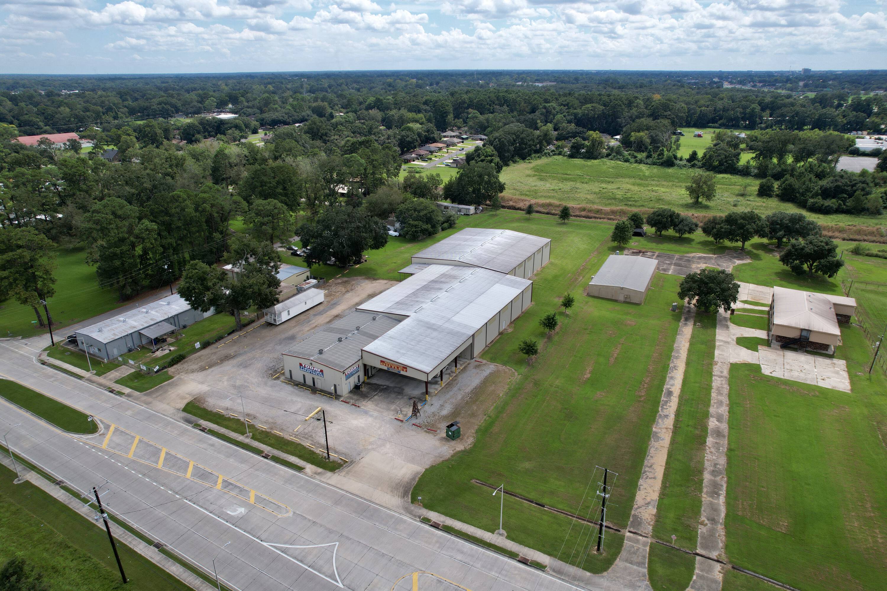 216 E Pont Des Mouton Rd, Lafayette, LA 70507