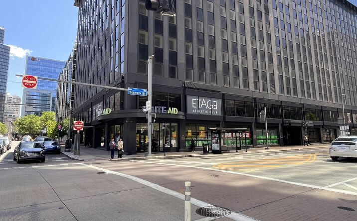 Pictures of Retail, Restaurant property located at 100 Forbes Ave, Pittsburgh, PA 15222 for lease - image #1