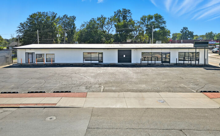 Pictures of Retail, Office, Industrial property located at 2422 W 41st St, Tulsa, OK 74107 for lease - image #1
