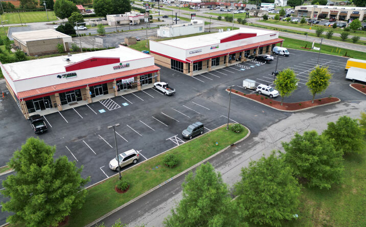 Pictures of Retail property located at 2500 Cayer Ln, Columbia, TN 38401 for lease - image #1