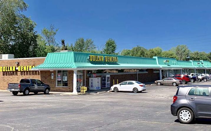 Pictures of Retail property located at 7764-7800 W 130th St, Middleburg Heights, OH 44130 for lease - image #1