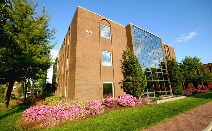 Pictures of Office property located at 625 N North Ct, Palatine, IL 60067 for lease - image #1