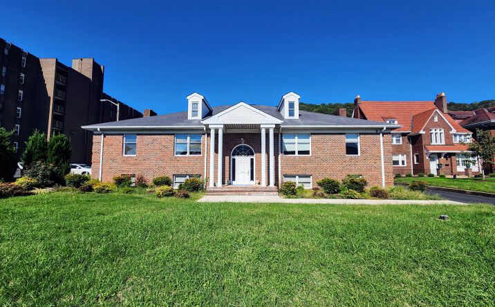 Pictures of Office property located at 2110 Kanawha Blvd E, Charleston, WV 25311 for lease - image #1
