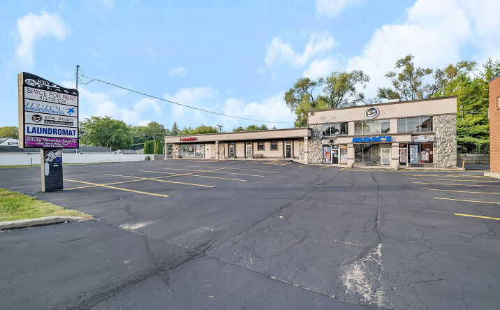 Pictures of Retail, Restaurant property located at 2357 Plainfield Rd, Crest Hill, IL 60403 for lease - image #1