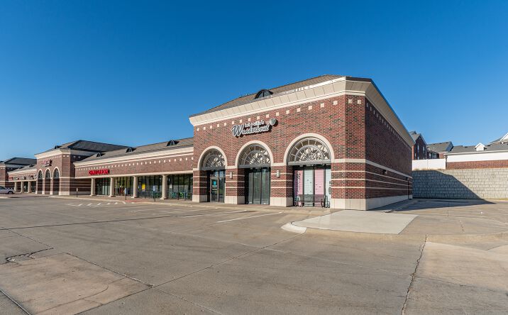 Pictures of Retail property located at 2901 S 84th St, Lincoln, NE 68506 for lease - image #1