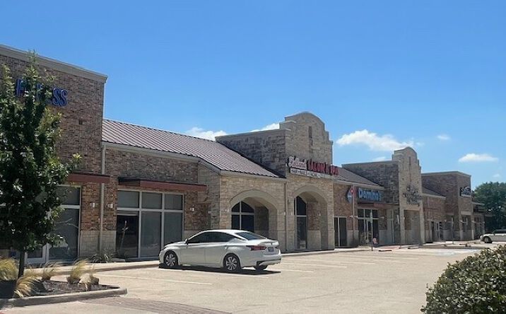 Pictures of Retail, Office, Restaurant property located at 717 N Holland Rd, Mansfield, TX 76063 for lease - image #1