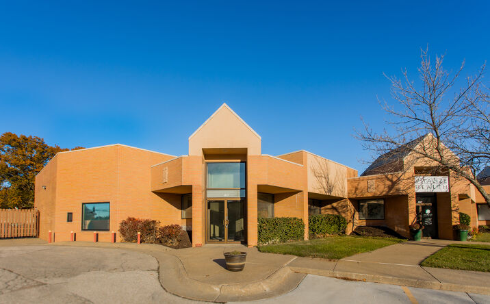 Pictures of Office property located at 2200 S 40th St, Lincoln, NE 68506 for lease - image #1