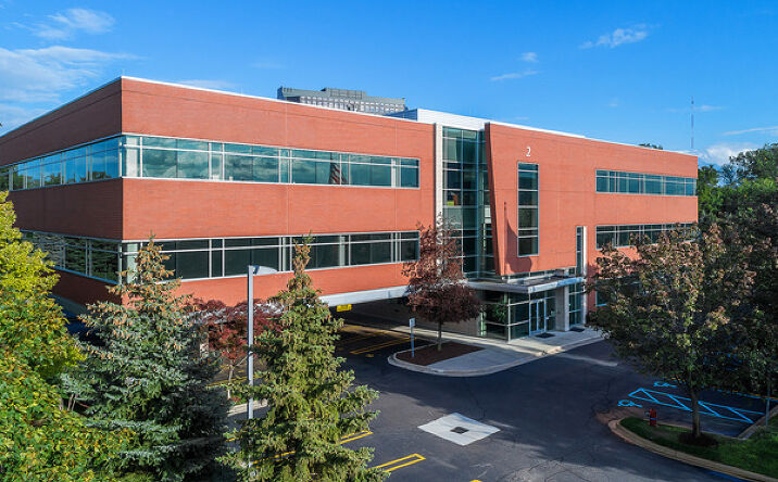 Pictures of Office property located at 2 Corporate Dr, Southfield, MI 48076 for lease - image #1