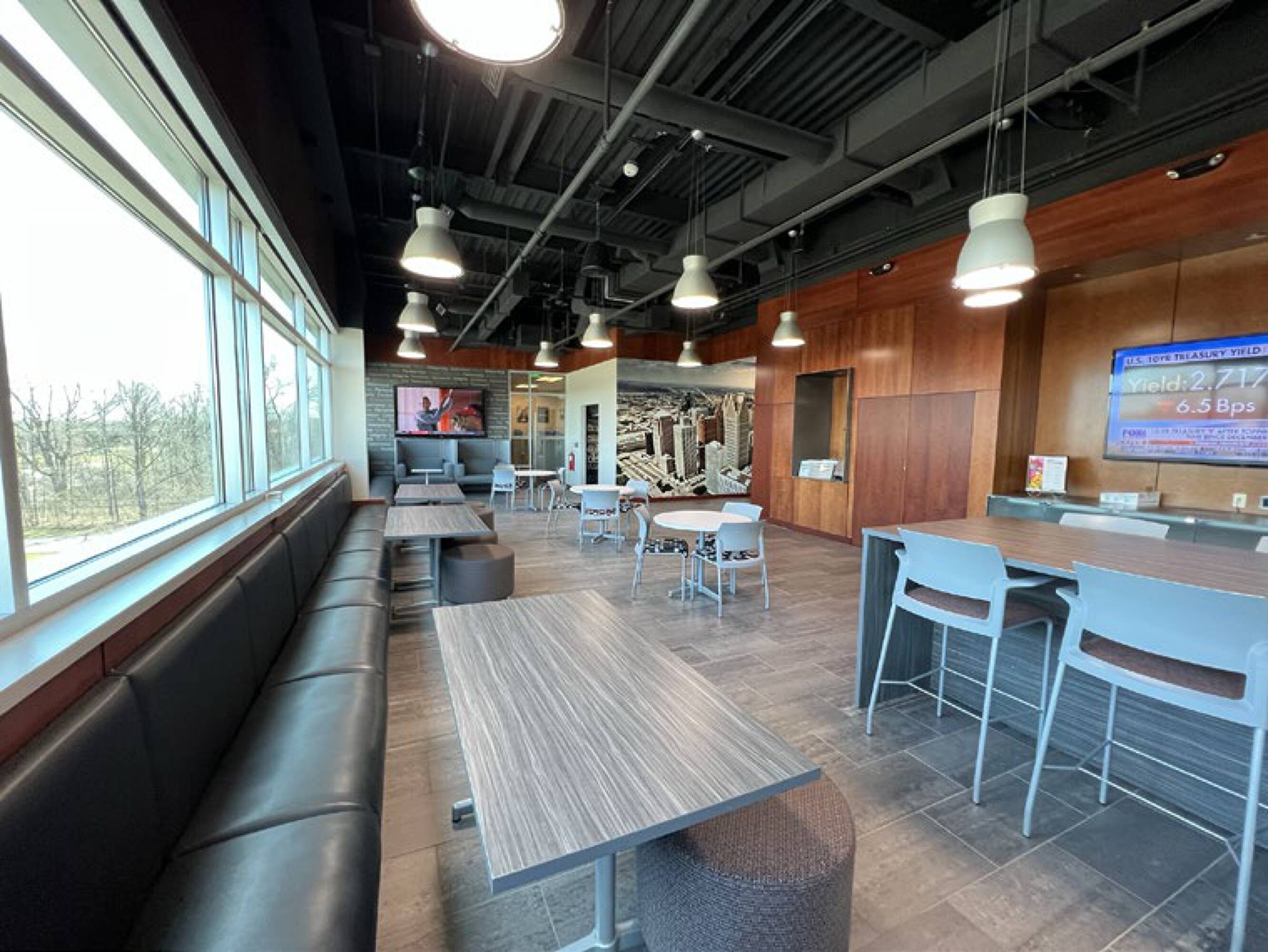 2 Corporate Dr, Southfield, MI 48076