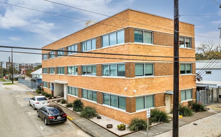 Pictures of Office property located at 1702 Taylor St, Houston, TX 77007 for lease - image #1